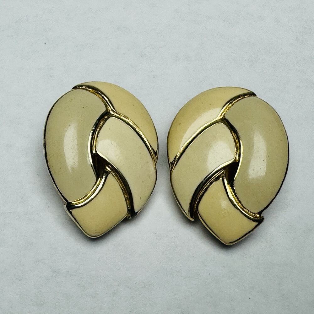 Vintage TRIFARI Earrings Cream Enamel Gold‎ Teardrop Shape Clip On Signed